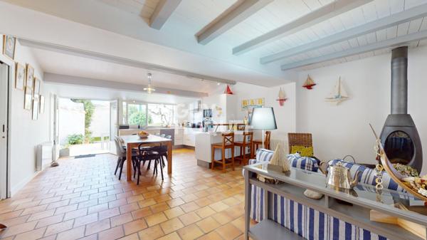 Maison à vendre à Loix : Un havre de paix au coeur du centre de LOIX.