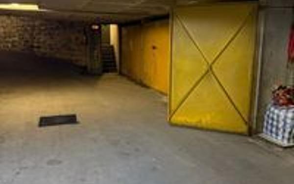 Stationnement à vendre    13 m2 Paris 18