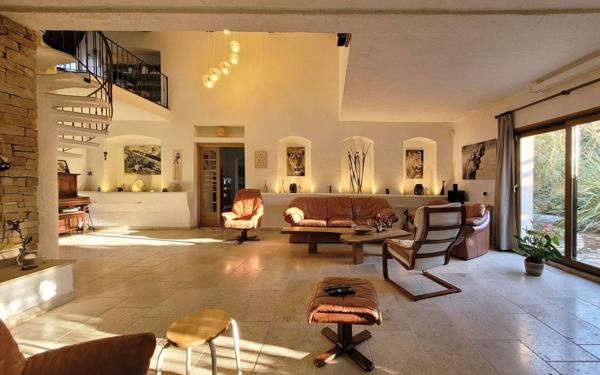 Maison à vendre    8 pièces • 283 m2 Manosque