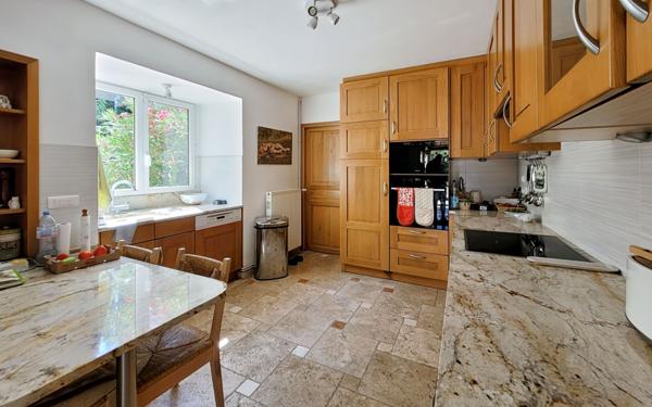 Maison à vendre    8 pièces • 283 m2 Manosque