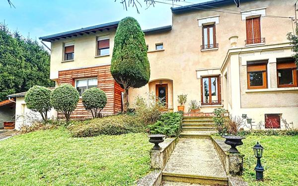 Maison à vendre    6 pièces • 197 m2 Saint-Étienne