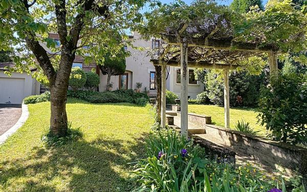 Maison à vendre    6 pièces • 197 m2 Saint-Étienne