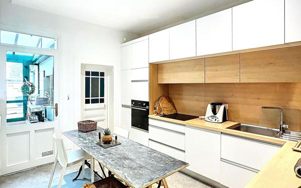 Maison à vendre    6 pièces • 197 m2 Saint-Étienne