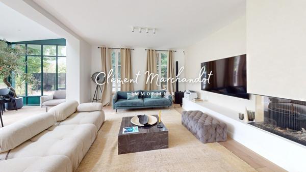 BOULOGNE-BILLANCOURT - MANOIR D’EXCEPTION AVEC JARDIN ET PISCINE