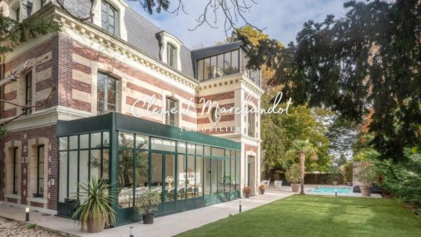 BOULOGNE-BILLANCOURT - MANOIR D’EXCEPTION AVEC JARDIN ET PISCINE