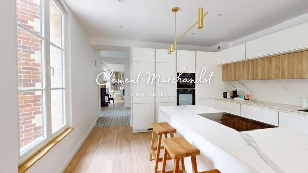 BOULOGNE-BILLANCOURT - MANOIR D’EXCEPTION AVEC JARDIN ET PISCINE