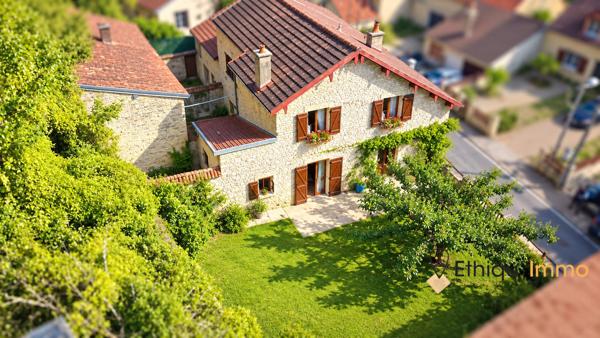 Charme et volume : ensemble de deux maisons en pierre à saisir