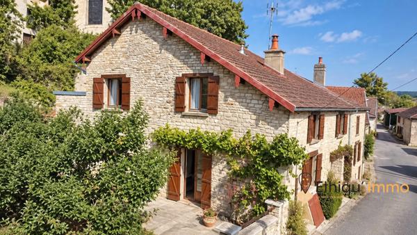 Charme et volume : ensemble de deux maisons en pierre à saisir