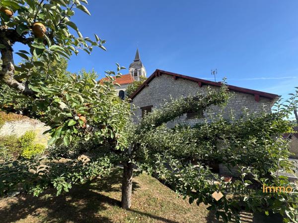 Charme et volume : ensemble de deux maisons en pierre à saisir