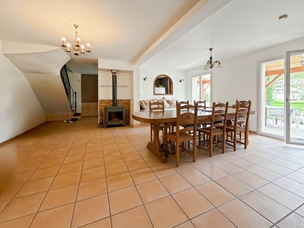Saint-Didier-de-Formans (01600) Belle maison familiale de 180 m² avec appartement indépendant à Saint-Didier-de-Formans