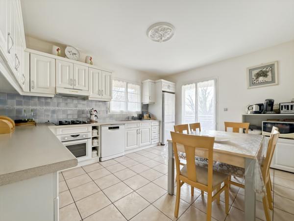 Trévoux (01600) TREVOUX – MAISON RÉCENTE DE 2007 – 5 CHAMBRES – TERRASSE – GRAND GARAGE 80 m²