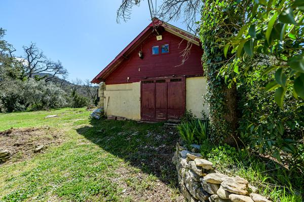 Villa 60’s revisitée, extension contemporaine et vue dégagée sur le Luberon