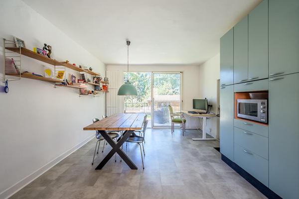 Villa 60’s revisitée, extension contemporaine et vue dégagée sur le Luberon