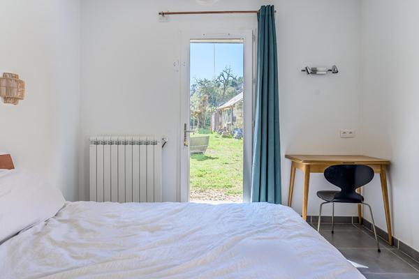 Villa 60’s revisitée, extension contemporaine et vue dégagée sur le Luberon