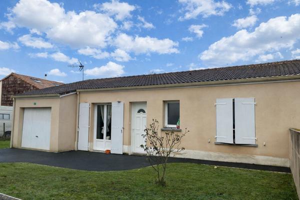 Maison récente à vendre à Noirterre de plain pied de 75m² 3 chambres et jardin
