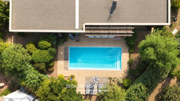Maison T5 de 150m2  avec piscine au centre de Porto-Vecchio