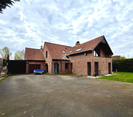 Maison individuelle 177 m² – 5 pièces – Jardin 1800 m² – Garages & stationnements privatifs – Wasquehal Boers