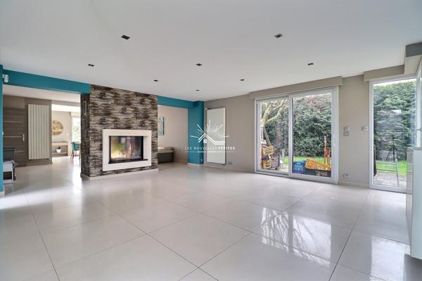 Maison individuelle 177 m² – 5 pièces – Jardin 1800 m² – Garages & stationnements privatifs – Wasquehal Boers