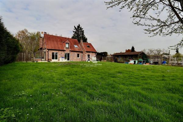 Maison individuelle 177 m² – 5 pièces – Jardin 1800 m² – Garages & stationnements privatifs – Wasquehal Boers