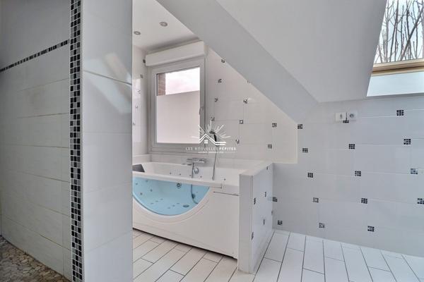 Maison individuelle 177 m² – 5 pièces – Jardin 1800 m² – Garages & stationnements privatifs – Wasquehal Boers