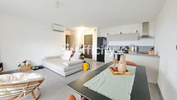 Appartement
         2 pièces
        - 50 m² Exclusivité 159 000 € *