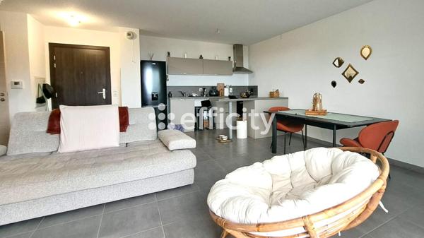 Appartement
         2 pièces
        - 50 m² Exclusivité 159 000 € *