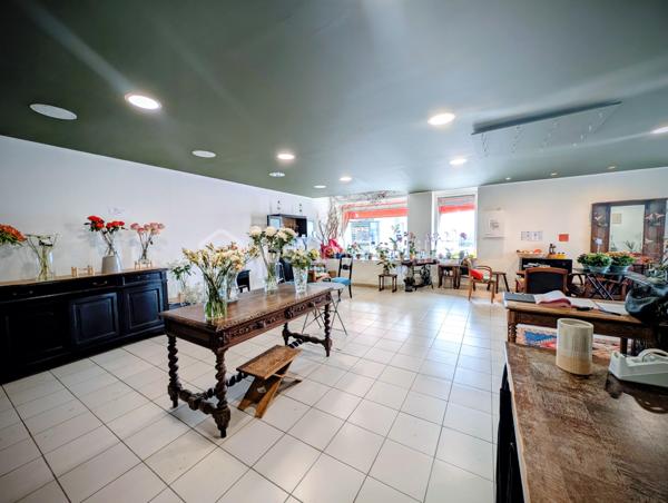 Local d activites de 99 m²