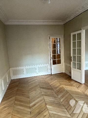 Un appartement au RDC + une cave situés à BOULOGNE-BILLANCOURT.