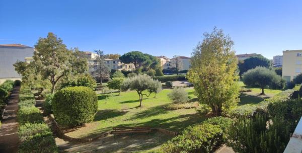 FREJUS PLAGE 3 PIECES TRAVERSANT 63 m2 + CAVE PARKING LIBRE DANS LA RESIDENCE