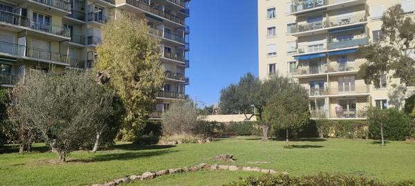 FREJUS PLAGE 3 PIECES TRAVERSANT 63 m2 + CAVE PARKING LIBRE DANS LA RESIDENCE