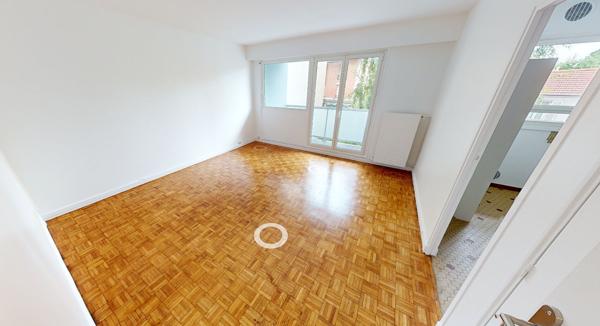 Studio vide et lumineux 29,71m² Kremlin Bicêtre ligne 7 et 14 du métro