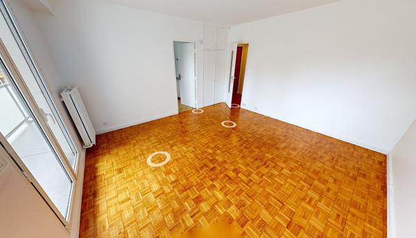 Studio vide et lumineux 29,71m² Kremlin Bicêtre ligne 7 et 14 du métro