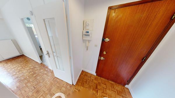 Studio vide et lumineux 29,71m² Kremlin Bicêtre ligne 7 et 14 du métro