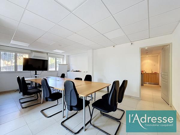 Entrepôt avec bureaux climatisés - 228 m² - Secteur Finosello