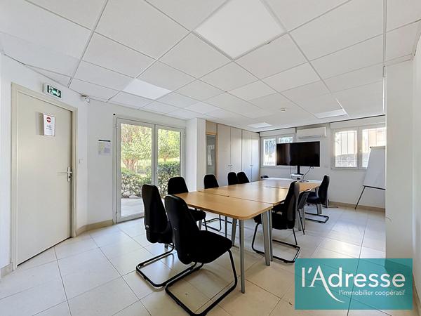 Entrepôt avec bureaux climatisés - 228 m² - Secteur Finosello