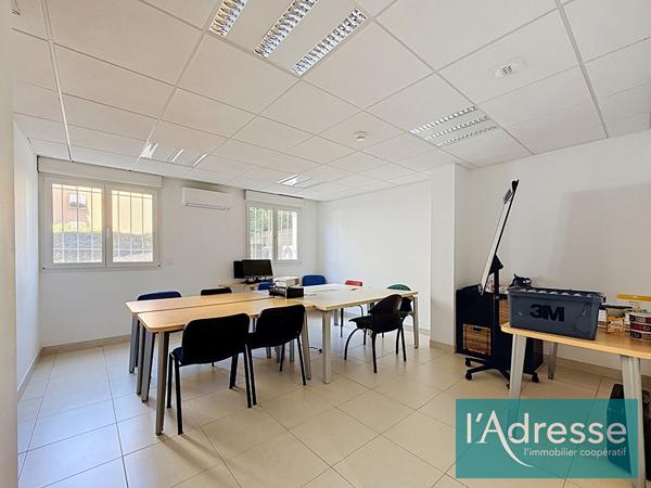 Entrepôt avec bureaux climatisés - 228 m² - Secteur Finosello