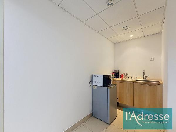 Entrepôt avec bureaux climatisés - 228 m² - Secteur Finosello