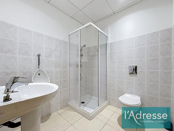 Entrepôt avec bureaux climatisés - 228 m² - Secteur Finosello