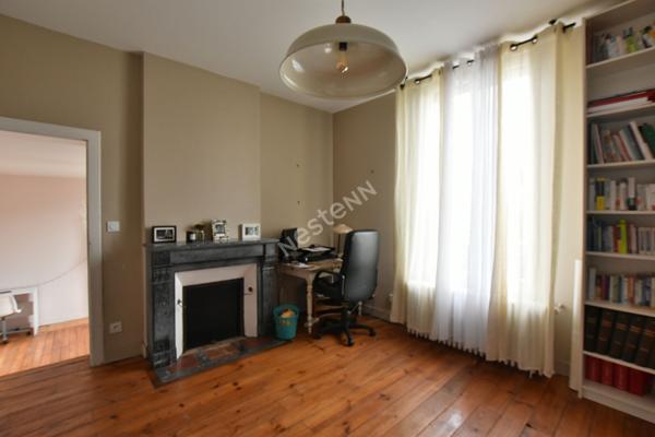 **Charmante maison familiale avec piscine, à deux pas du centre-ville**