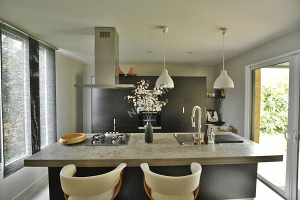 **Charmante maison familiale avec piscine, à deux pas du centre-ville**