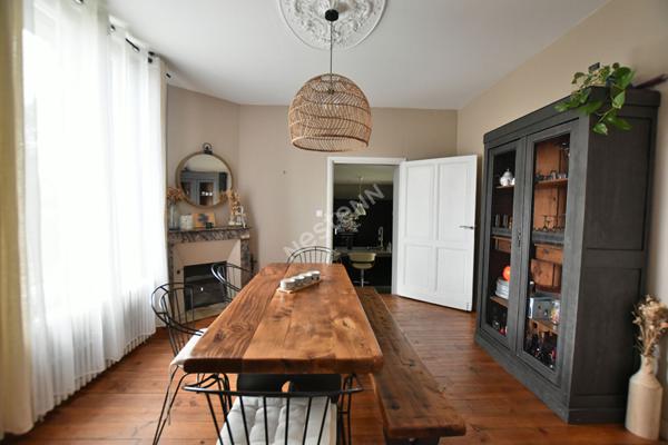 **Charmante maison familiale avec piscine, à deux pas du centre-ville**