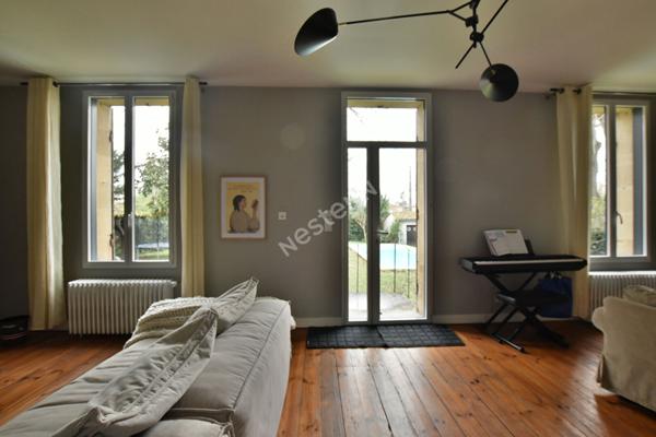 **Charmante maison familiale avec piscine, à deux pas du centre-ville**