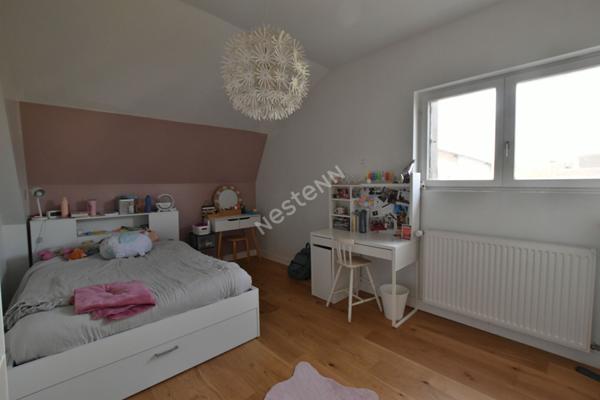 **Charmante maison familiale avec piscine, à deux pas du centre-ville**