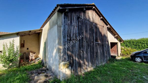 Maison de Maître à fort potentiel avec terrain de 3300 m² et dépendances, proche des commodités !