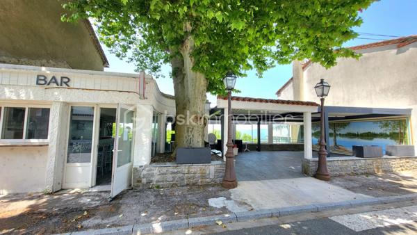 OPPORTUNITE RARE : Complexe Hôtel - Bar - Restaurant et potentiel d'investissement immobilier XXL à Lacrouzette dans le Tarn (81)

Vous cherchez à donner vie à un projet d'envergure au coeur d'une région touristique prisée ? 
Situé à Lacrouzette, village aux portes du massif granitique du Sidobre ( et à proximité de Castres et Mazamet ), cet établissement offre un potentiel exceptionnel.
Plus de 1000 m² de surface exploitable pour une modularité rare et pour façonner le projet qui vous ressemble.
Idéal pour un investisseur polyvalent ou porteur de projet hôtelier et de restauration.

Le bien s'adapte à toutes vos ambitions entrepreneuriales ou immobilières :
- Reprise immédiate de l'activité : réouverture clé en main du restaurant, du bar et de l'hôtel pour capitaliser sur une clientèle locale et de passage en quête de convivialité.
- Investissement Immobilier / Locatif : Créations d'appartements locatifs à fort rendement ( résidence de tourisme, gîtes de charme ou location courte et longue durée )
- Pôle professionnel ou artisanal : aménagement de locaux professionnels, de bureaux partagés ou d'ateliers pour dynamiser la vie locale.

Pour plus d'informations, organiser une visite ou discuter de votre projet : contactez-nous par téléphone.