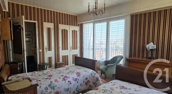 Appartement F4 à vendre  5 pièces - 122,97 m 2   PAU  - 64