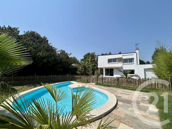 Appartement F4 à vendre  5 pièces - 122,97 m 2   PAU  - 64