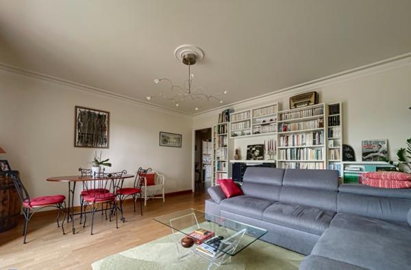 Appartement T3 traversant avec balcon, vue degagee, garage et cave, commerces, ecoles, C9.