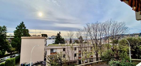 Beau studio avec terrasse - Nice Nord