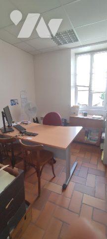 A Vendre Coulans-Sur-Gee Immeuble à usage professionnel 68 m² avec grenier aménageable 30 m²